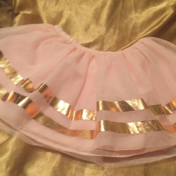 ❌SOLD ❌Skirt Bundle with Netting - Picture 4 of 5